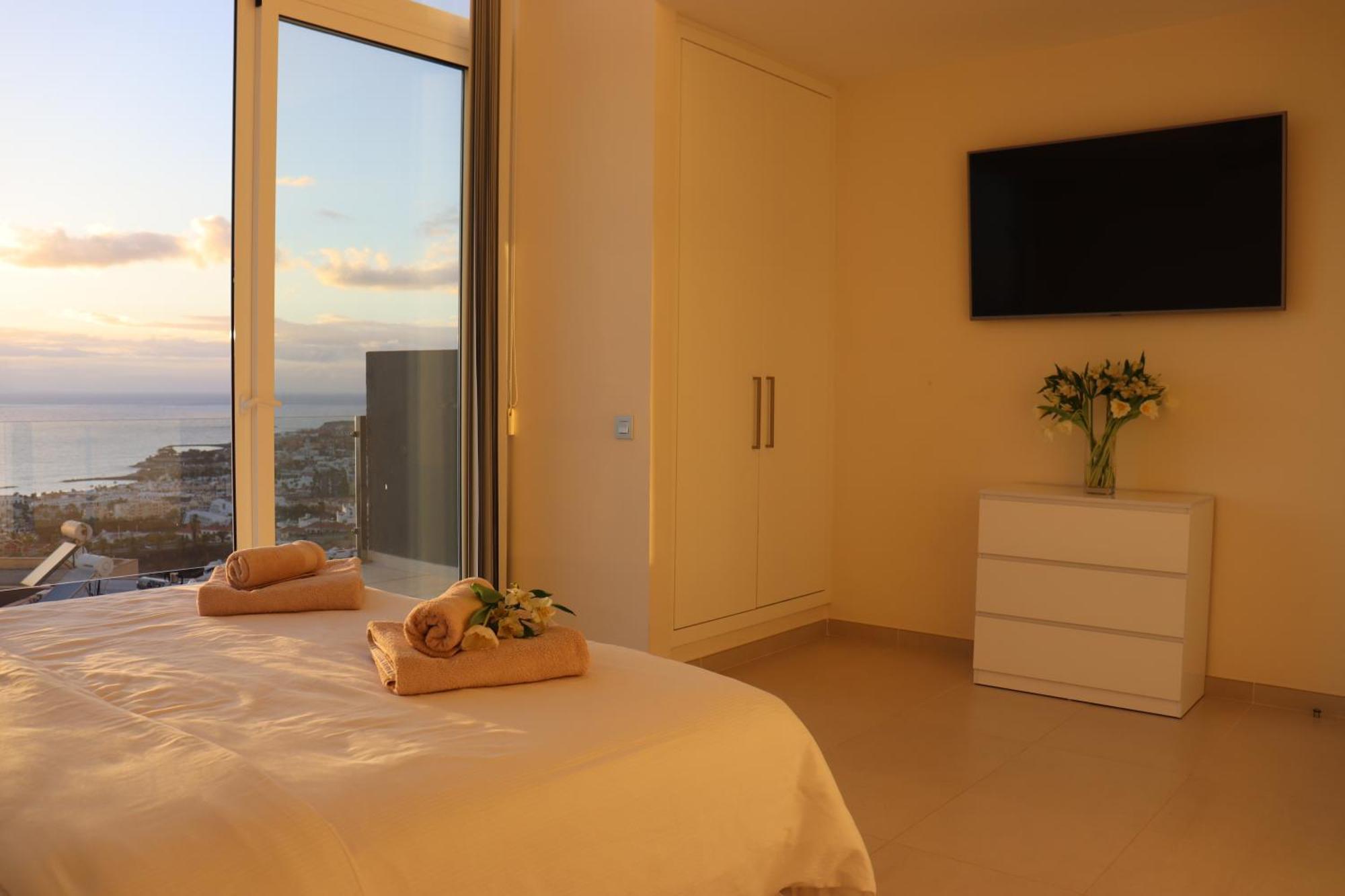 Azure Sky - Panoramic Ocean View, Luxury, San Eugenio