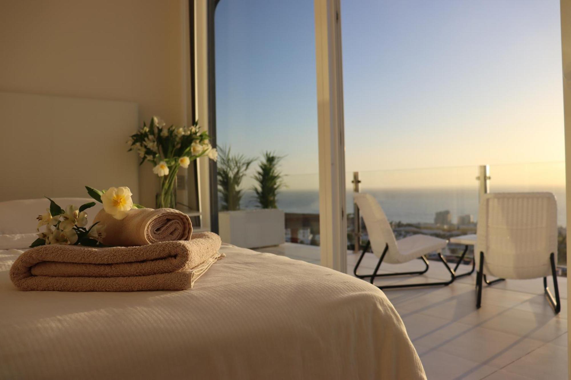 Azure Sky - Panoramic Ocean View, Luxury, San Eugenio Villa *