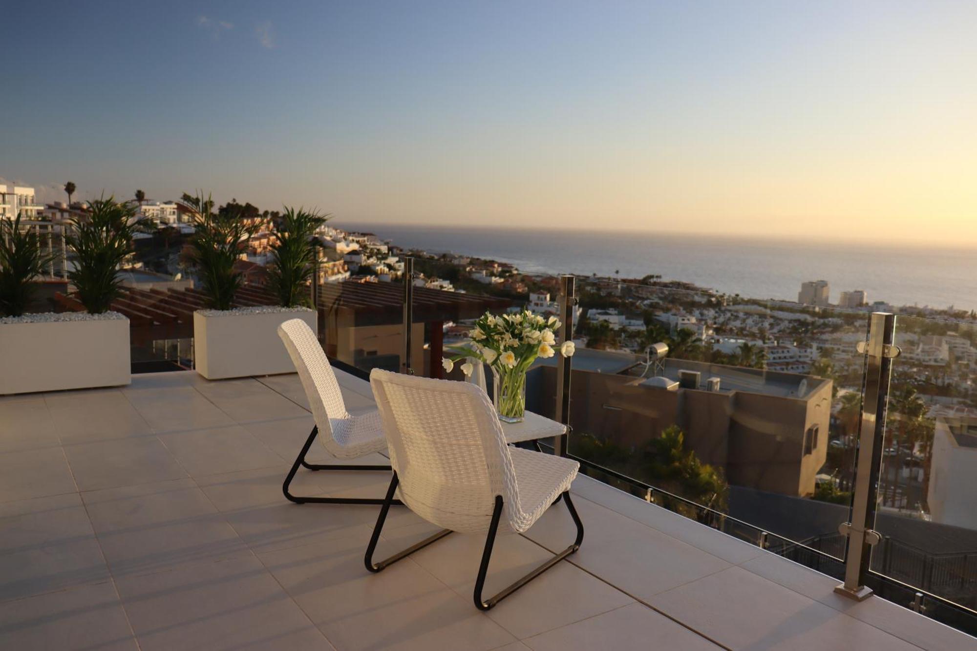 Azure Sky - Panoramic Ocean View, Luxury, San Eugenio Villa *