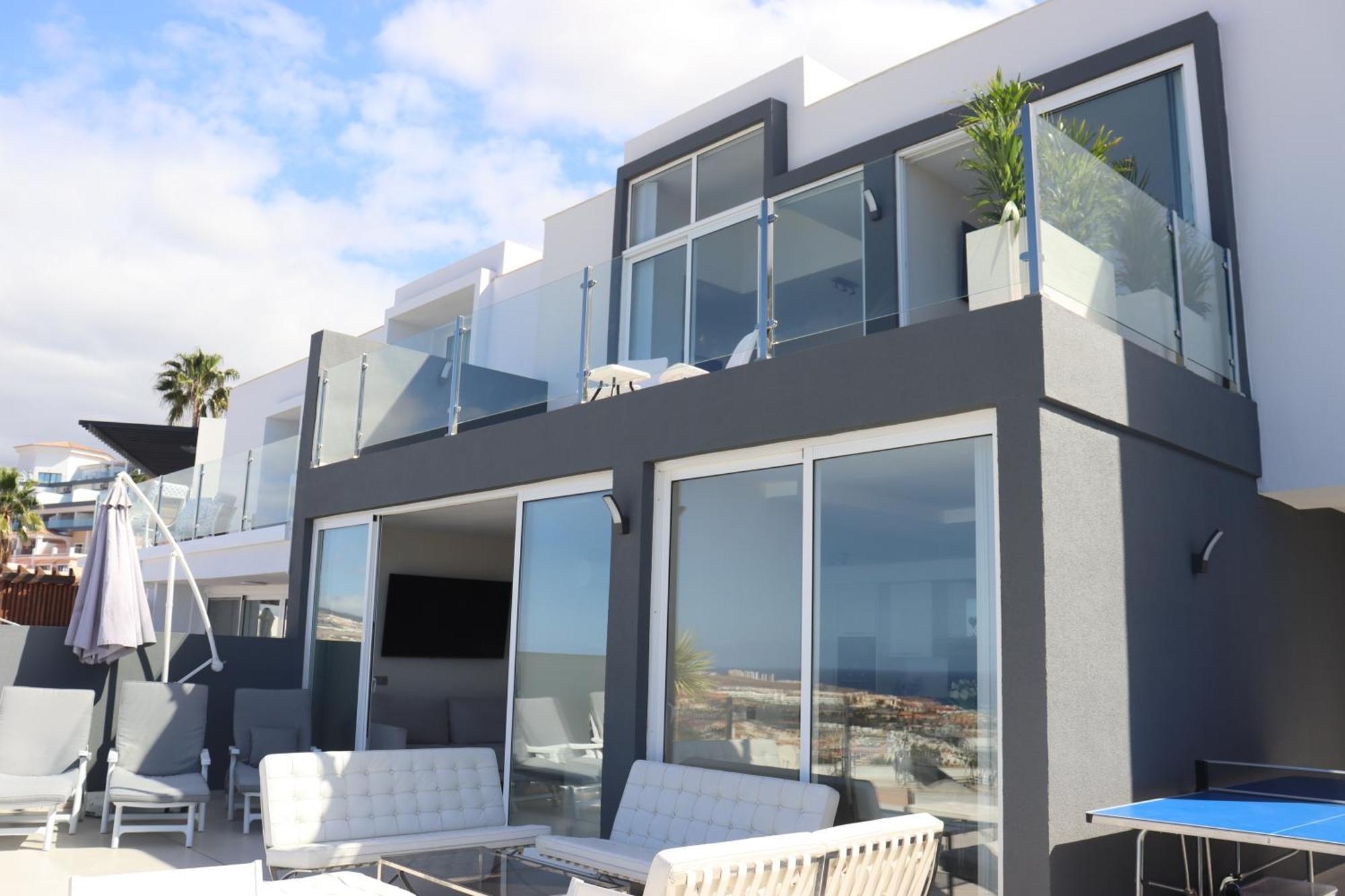 Villa Azure Sky - Panoramic Ocean View, Luxury, San Eugenio Costa Adeje (Tenerife)